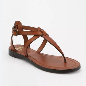 💕VDAY SALE💕 Frye Rachel T Sandals